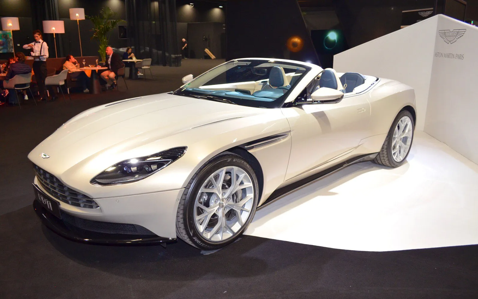 Aston Martin DB11 Volante