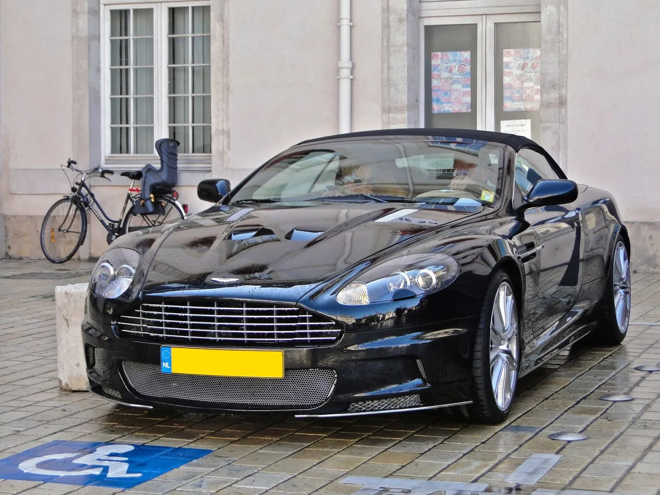 Image for Aston Martin DBS V12 Volante