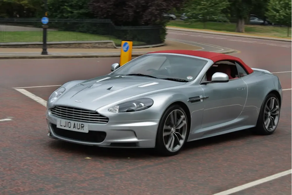 Aston Martin DBS V12 Volante