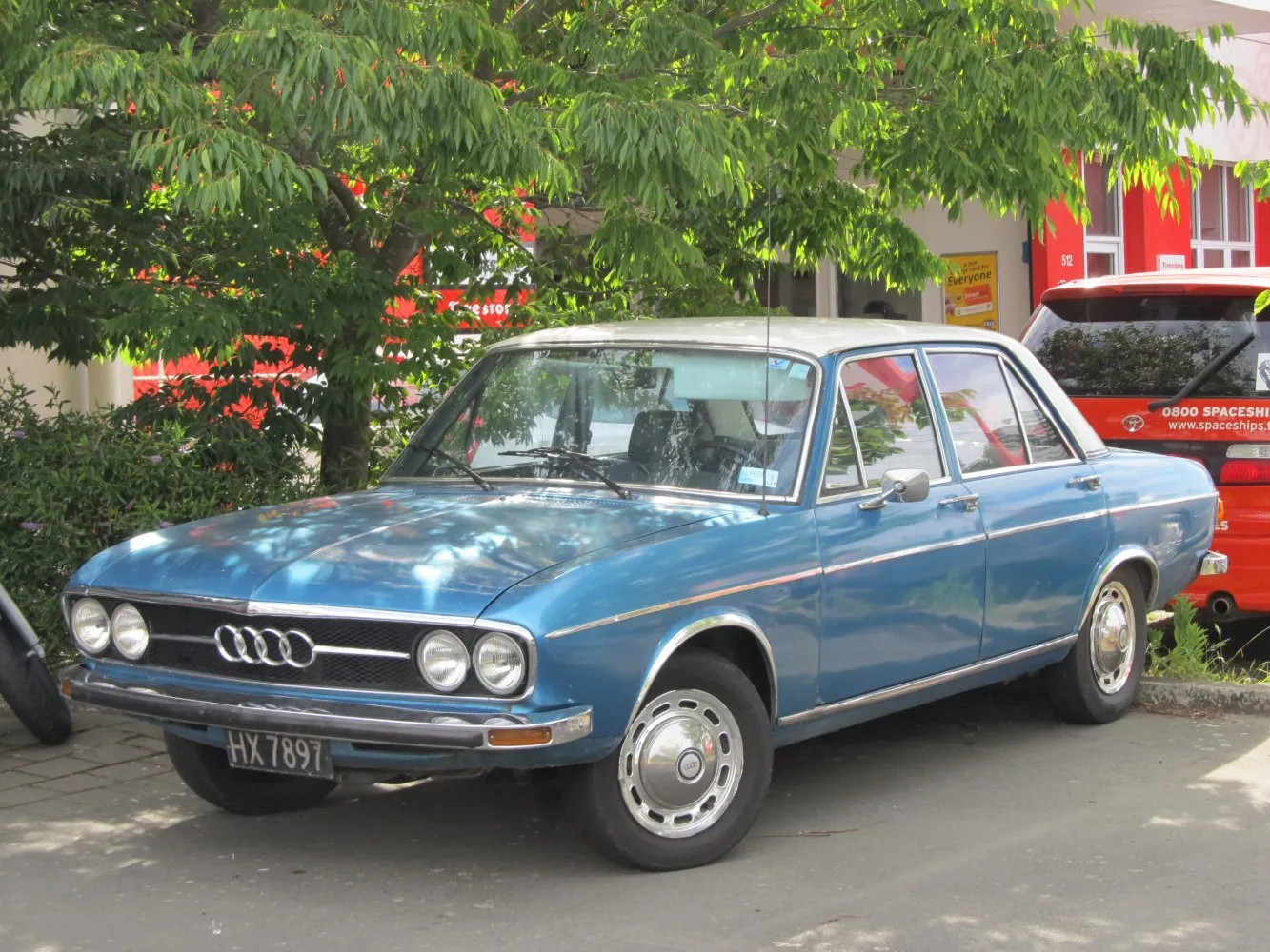 Audi 100 C1