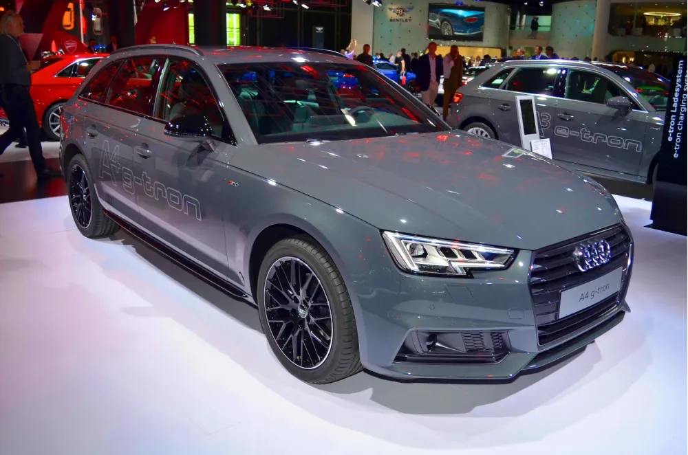 Audi A4 Avant (B9 8W)