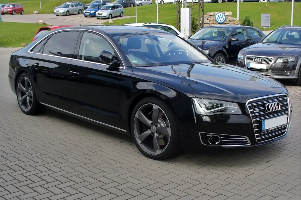 Audi A8 Long (D4, 4H)