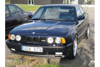 BMW M5 E34