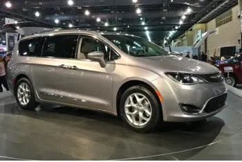 chrysler pacifica-minivan pacifica-facelift-2021