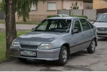 daewoo racer sedan