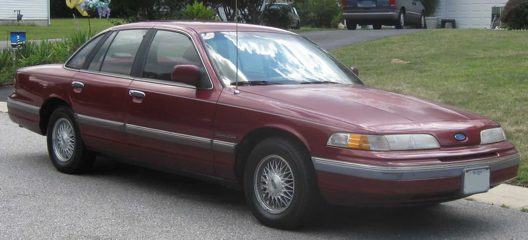 Ford Crown Victoria II