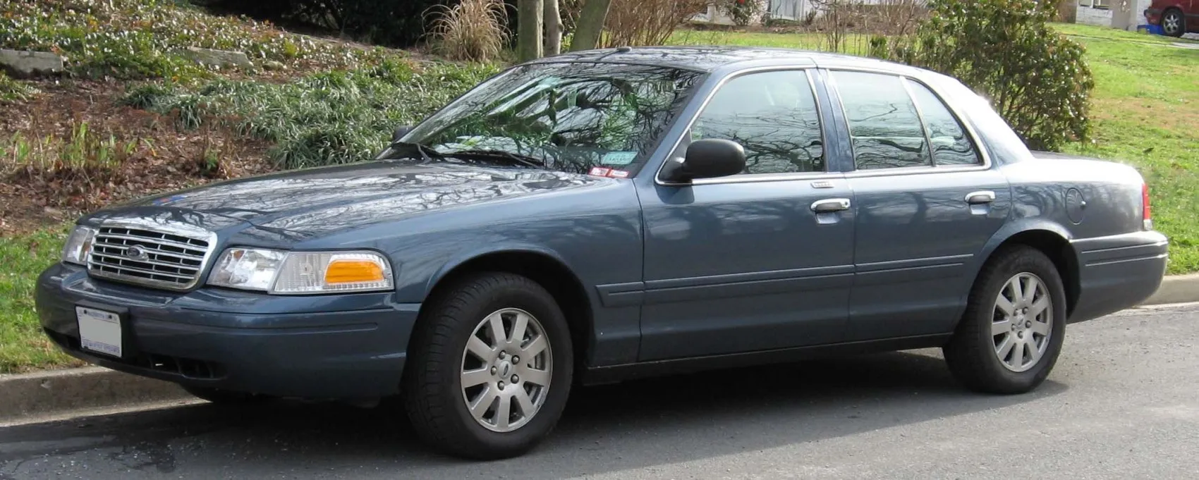 Ford Crown Victoria P7 facelift 2003