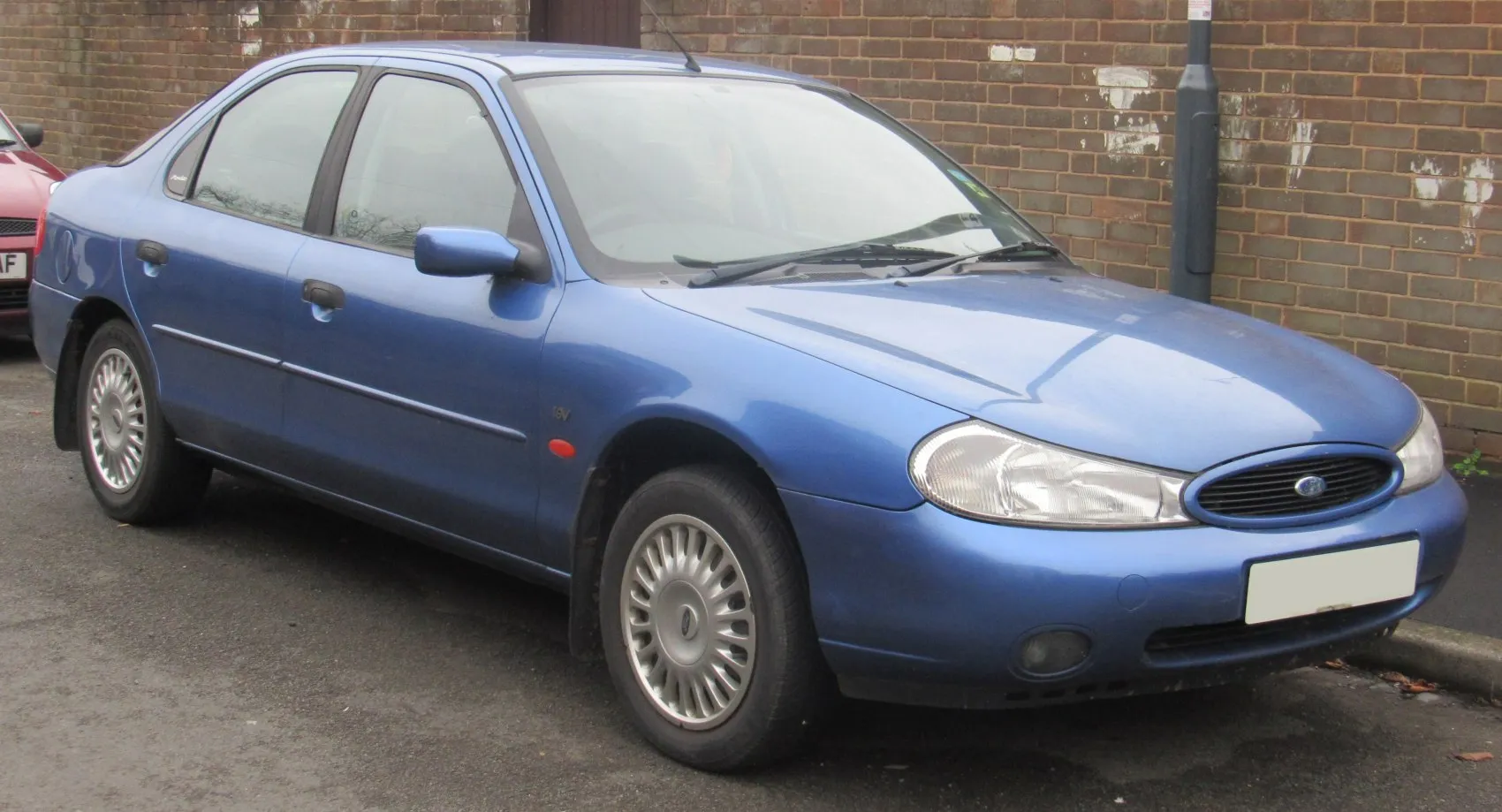 Ford Mondeo I Hatchback (facelift 1996)