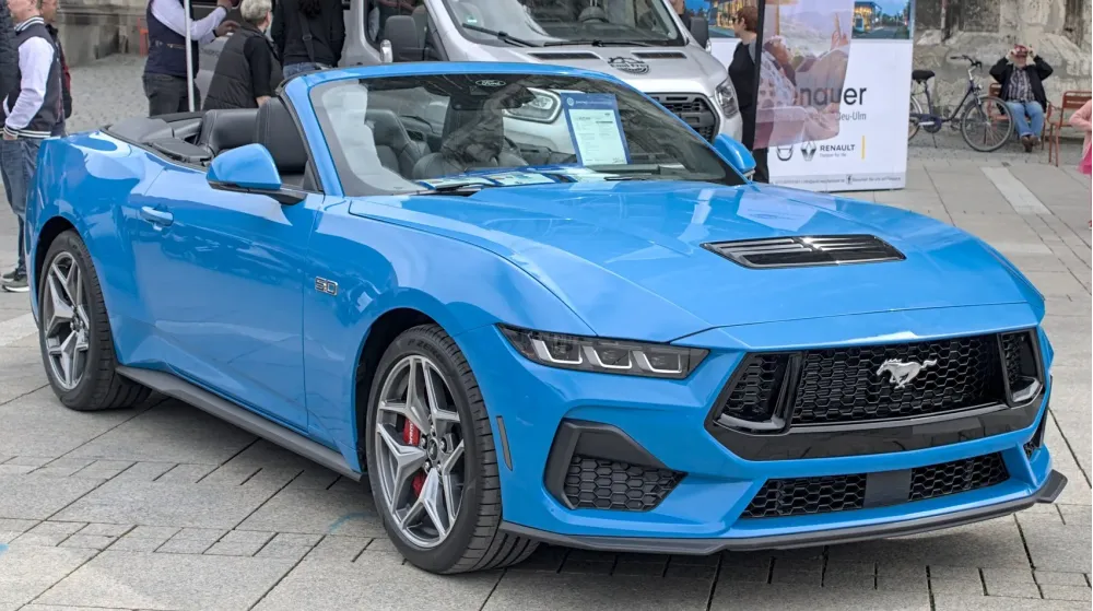 Ford Mustang Convertible VII