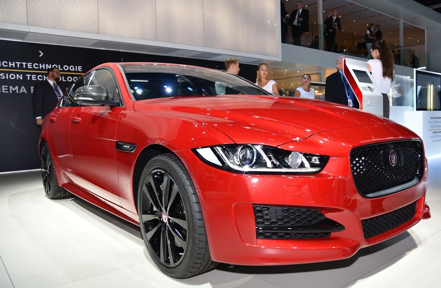 Jaguar XE X760