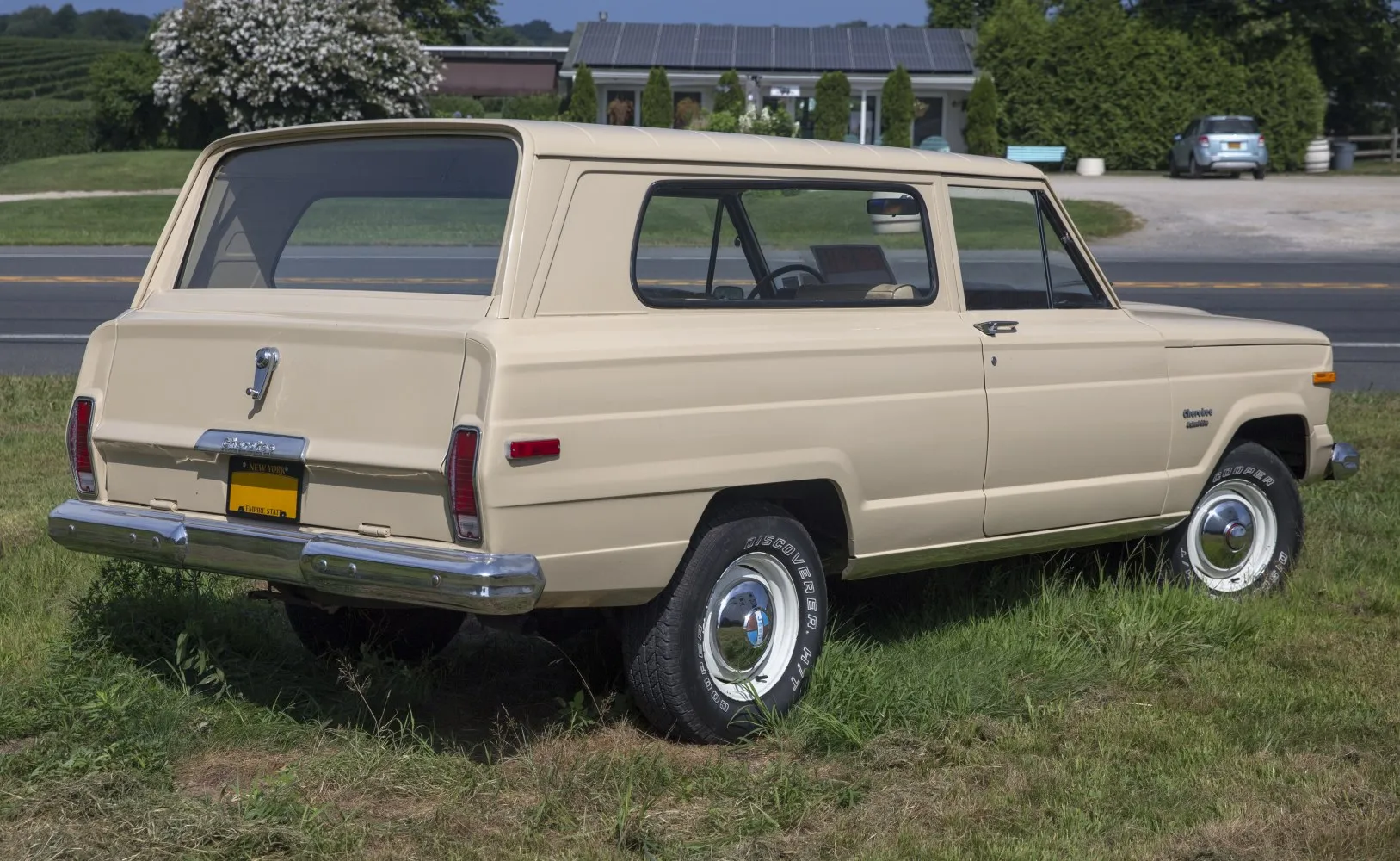 Image for Jeep Cherokee I (SJ) 3-door