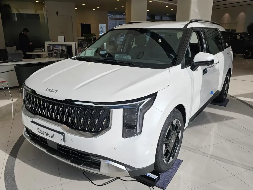 Kia Carnival IV (facelift 2023)