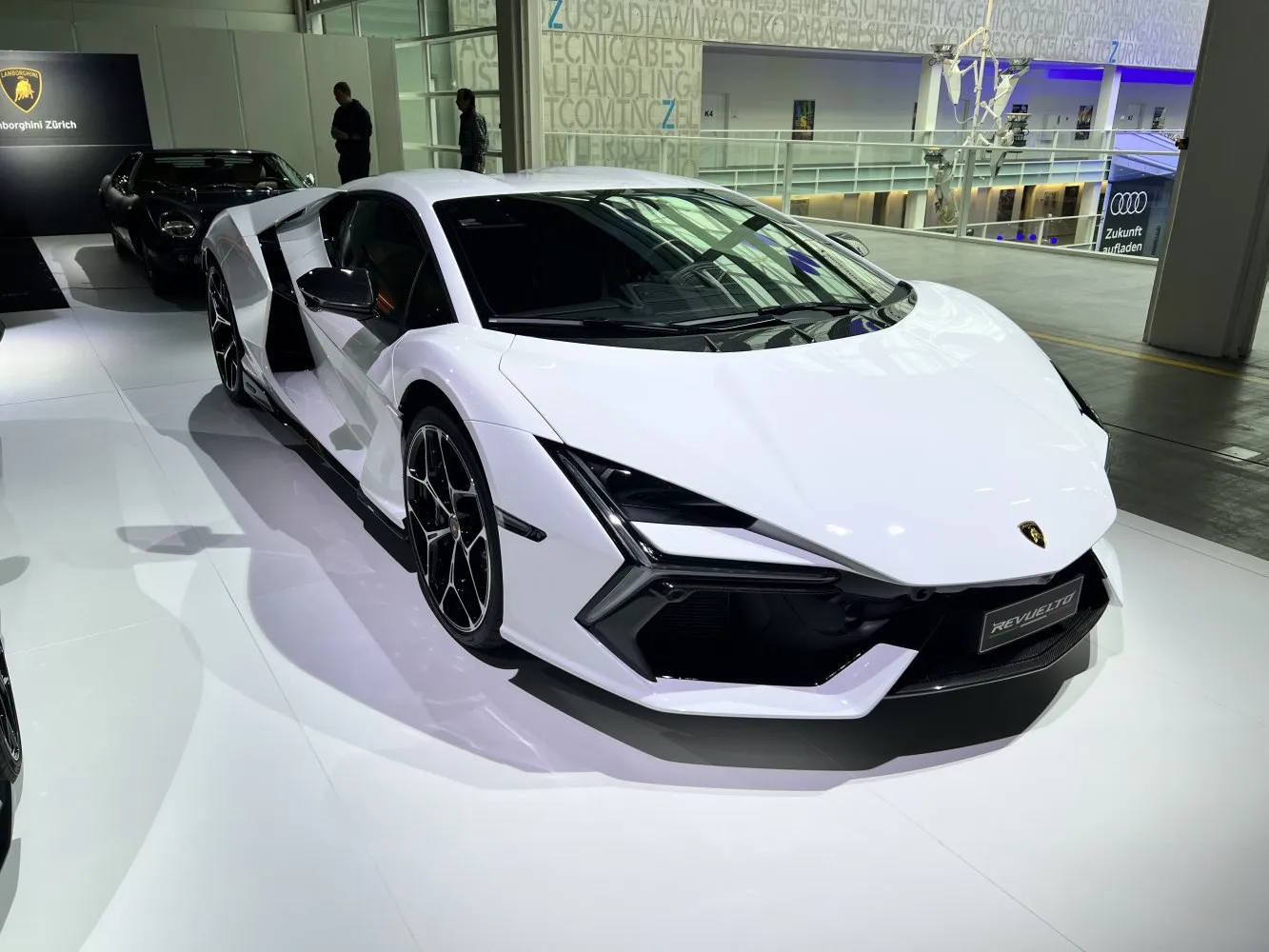 Lamborghini Revuelto LB744