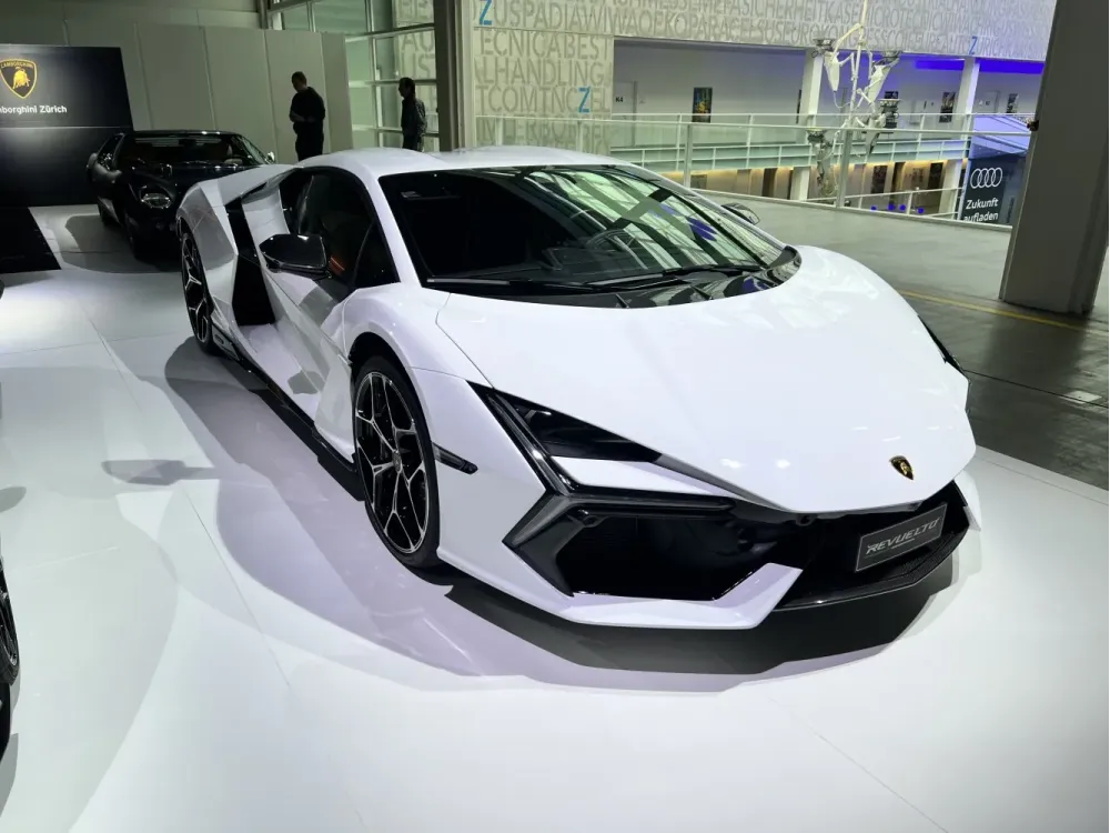 Lamborghini Revuelto LB744