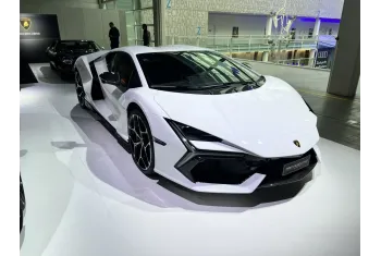 Lamborghini Revuelto LB744