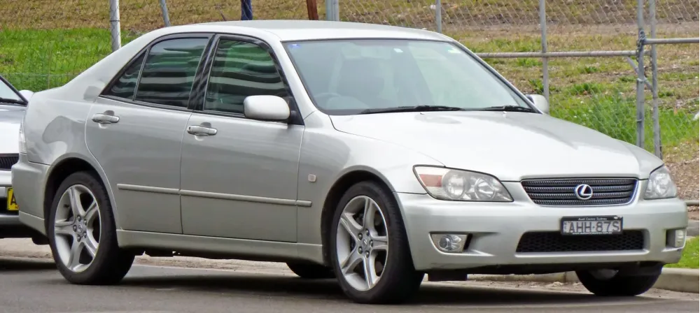 Lexus IS I (XE10)