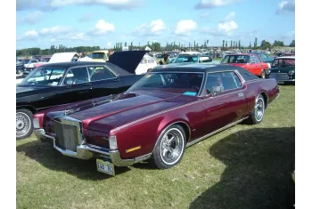 Lincoln Continental Mark IV