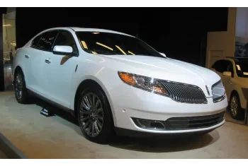 Lincoln MKS I (facelift 2013)