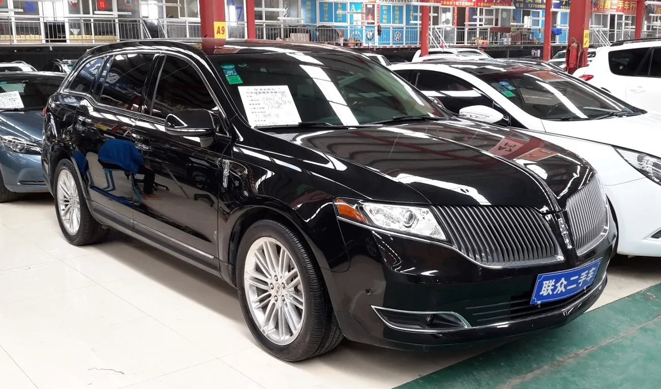 Lincoln MKT I (facelift 2013)