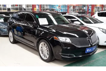 Lincoln MKT I (facelift 2013)