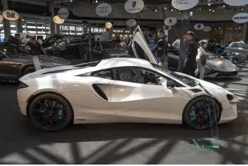 mclaren artura spider