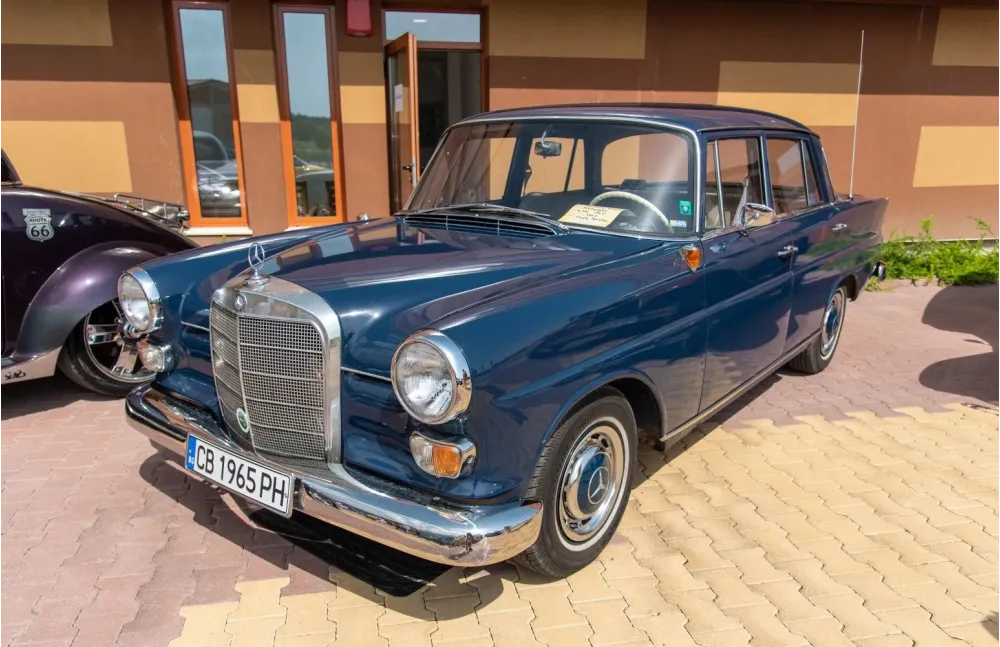 Mercedes-Benz Fintail W110