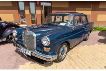 Mercedes-Benz Fintail W110