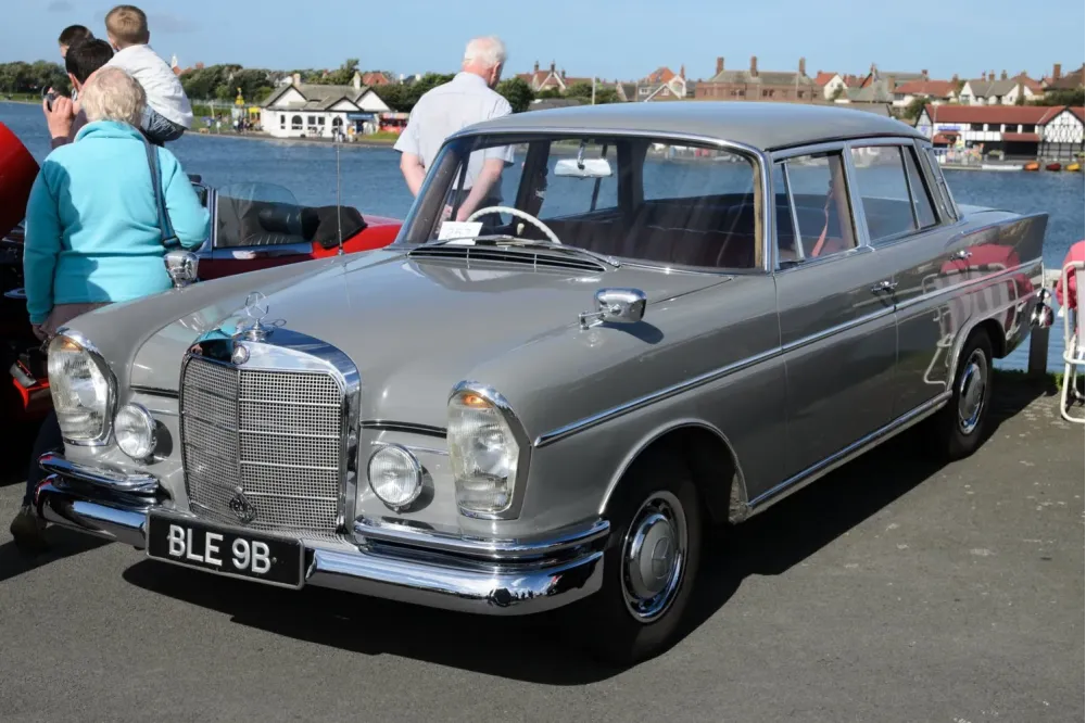 Mercedes-Benz Fintail W112