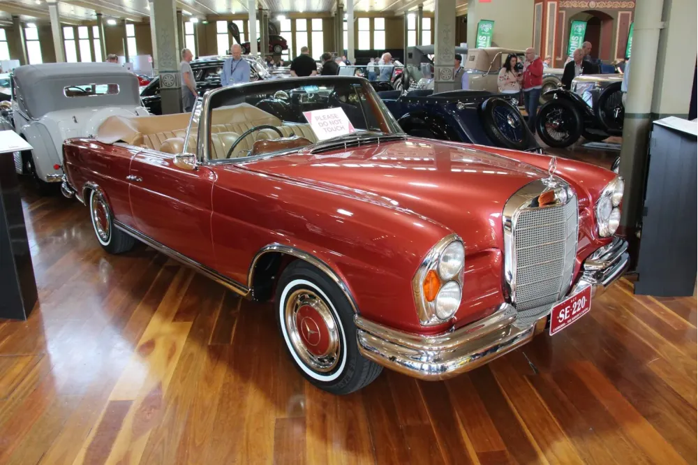 Mercedes-Benz W112 Cabriolet