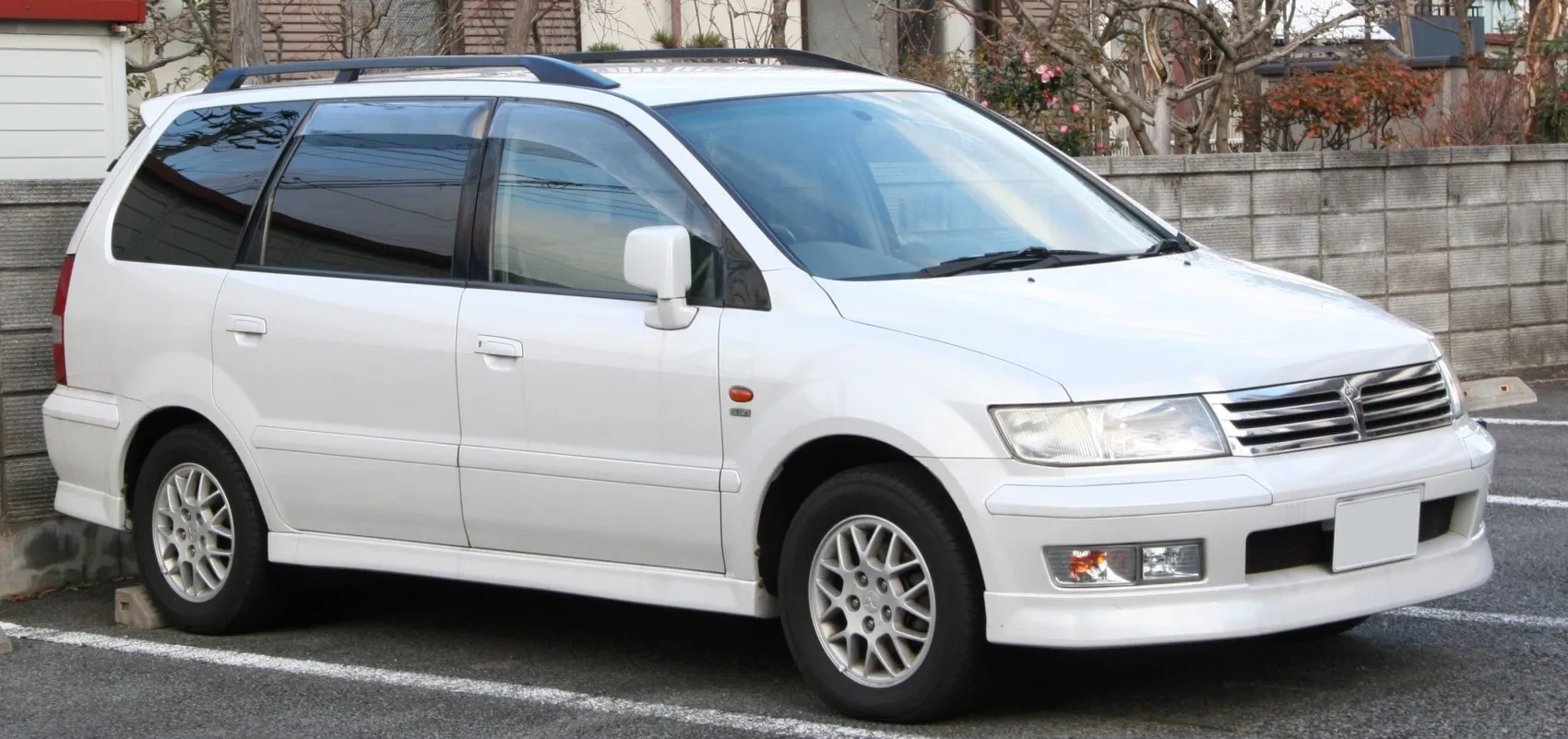 Mitsubishi Chariot Grandis (N11)