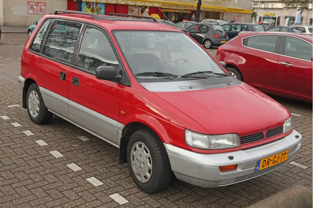 Mitsubishi Space Runner N1_W,N2_W