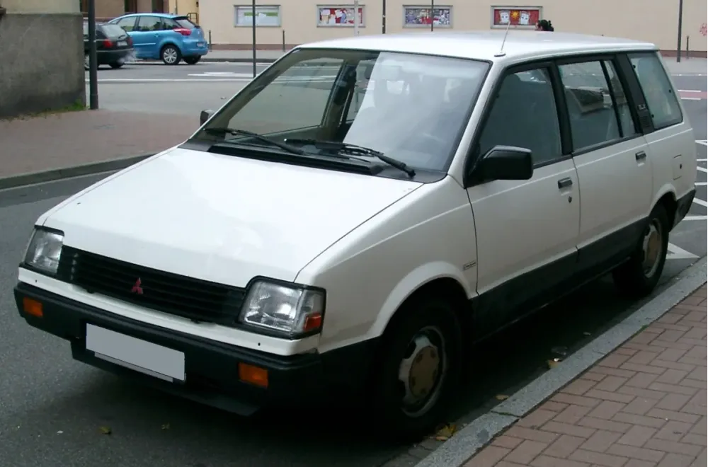 Mitsubishi Space Wagon I