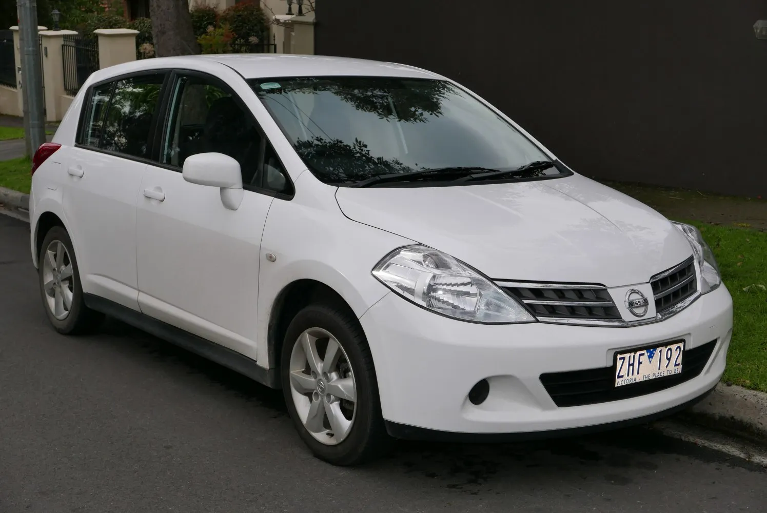Image for Nissan Tiida Hatchback