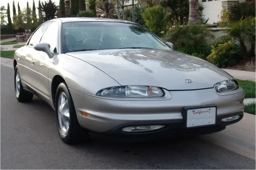 Oldsmobile Aurora I