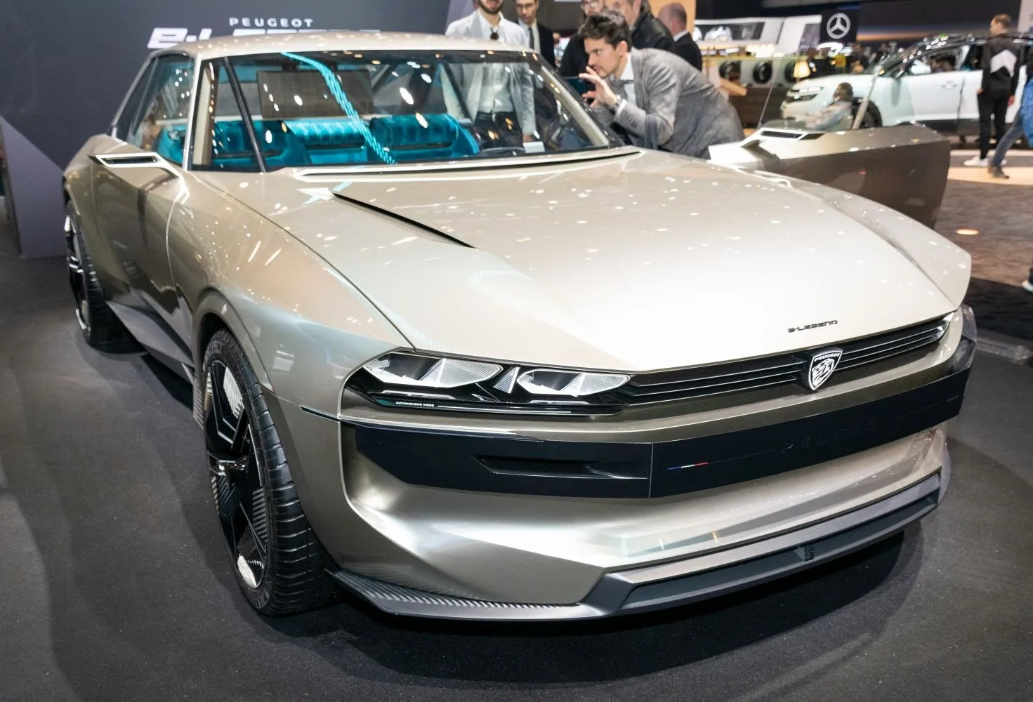 Peugeot e-LEGEND Concept