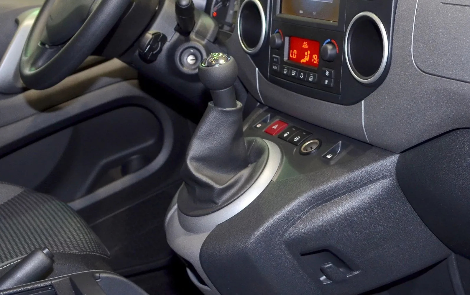 Image for Peugeot Partner II Tepee (Phase III, 2015)
