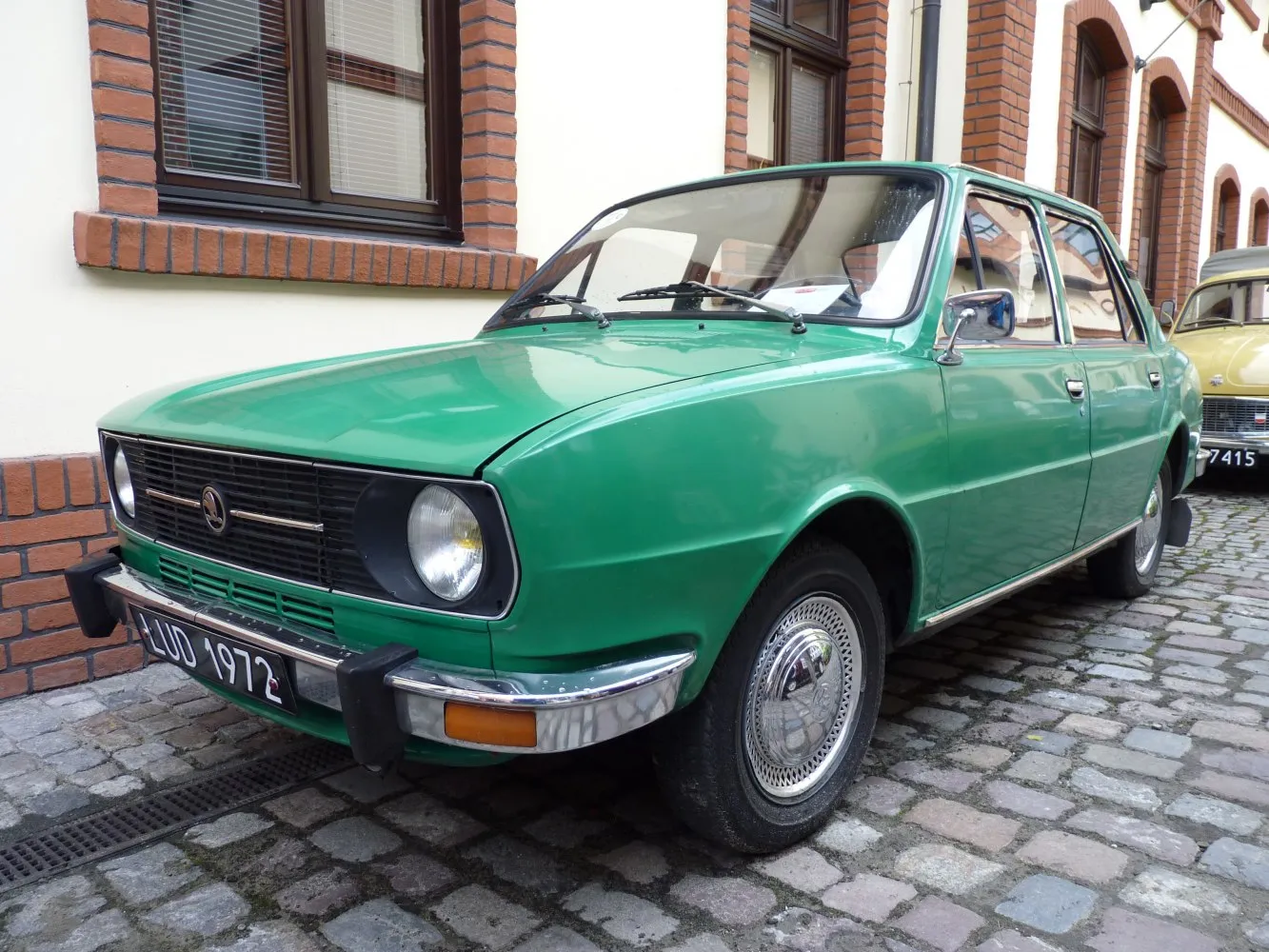 Skoda 105,120 742