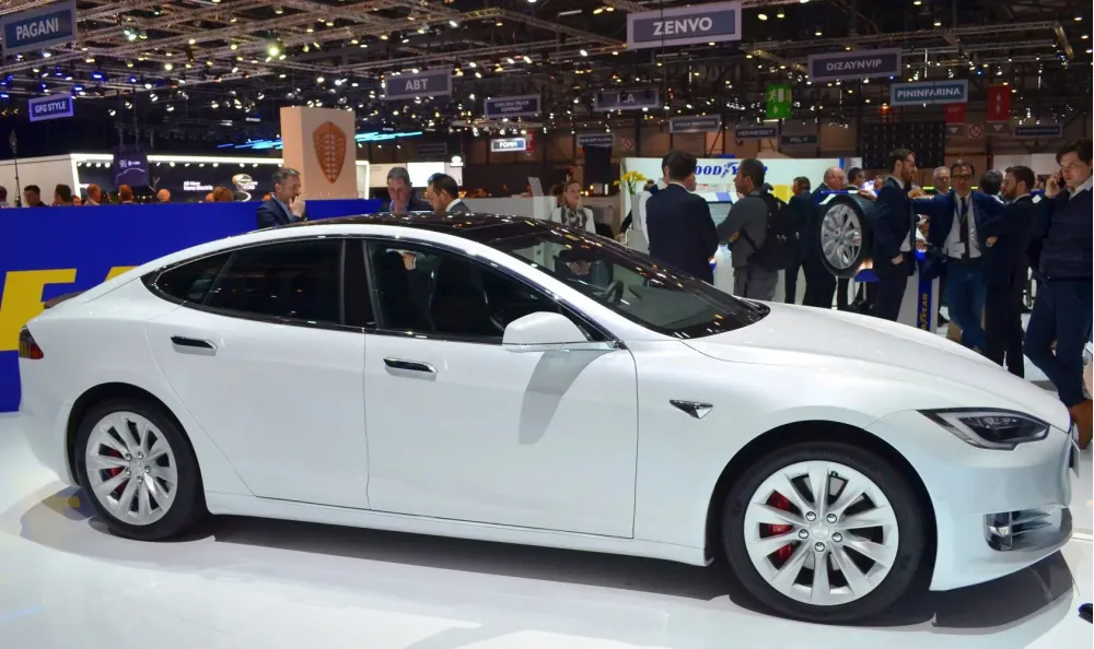 Tesla Model S facelift 2016