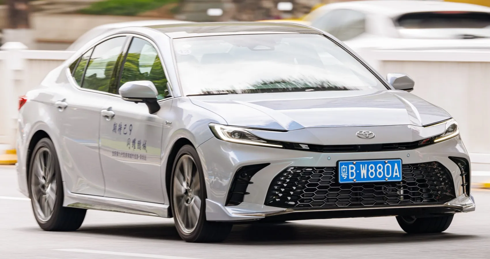 Toyota Camry IX (XV80)