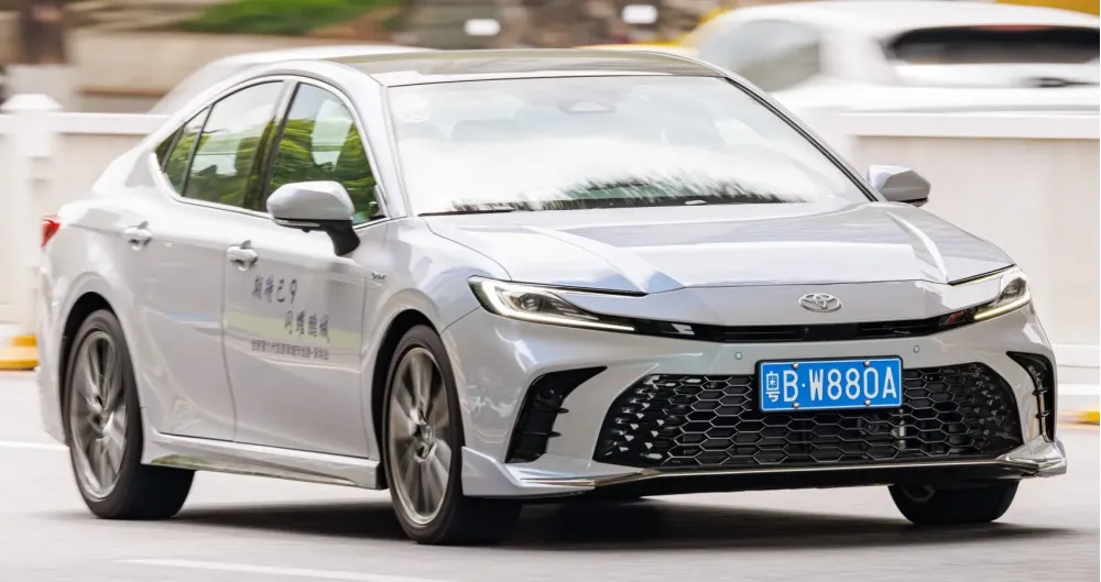 Toyota Camry IX (XV80)