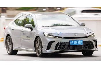 Toyota Camry IX (XV80)