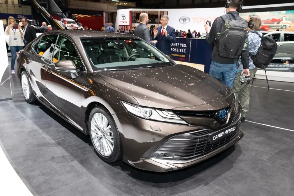 Toyota Camry VIII (XV70)