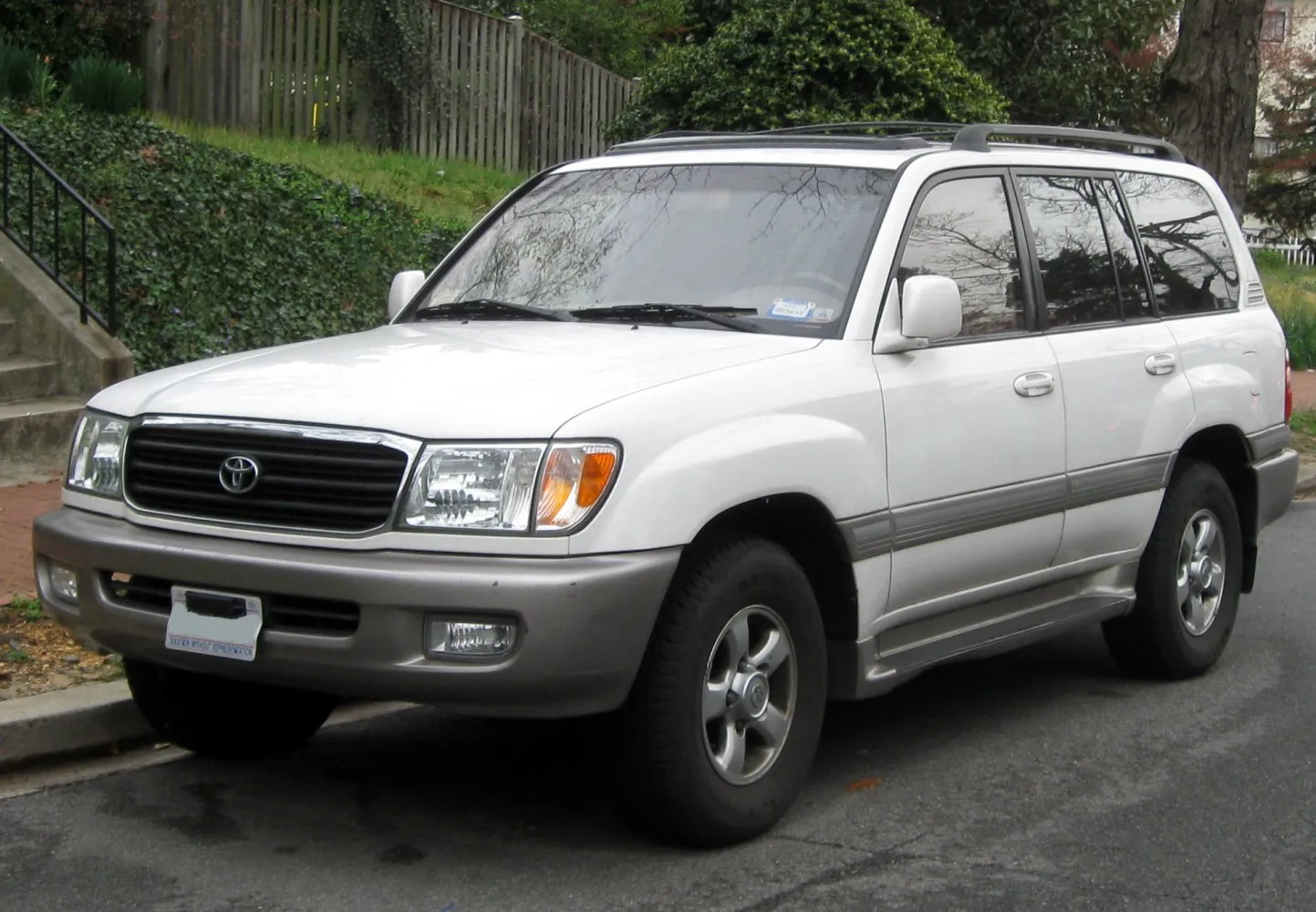 Toyota Land Cruiser J100