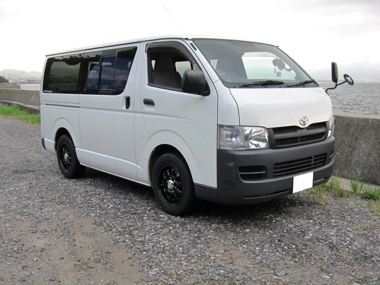 Toyota Regius Ace H200