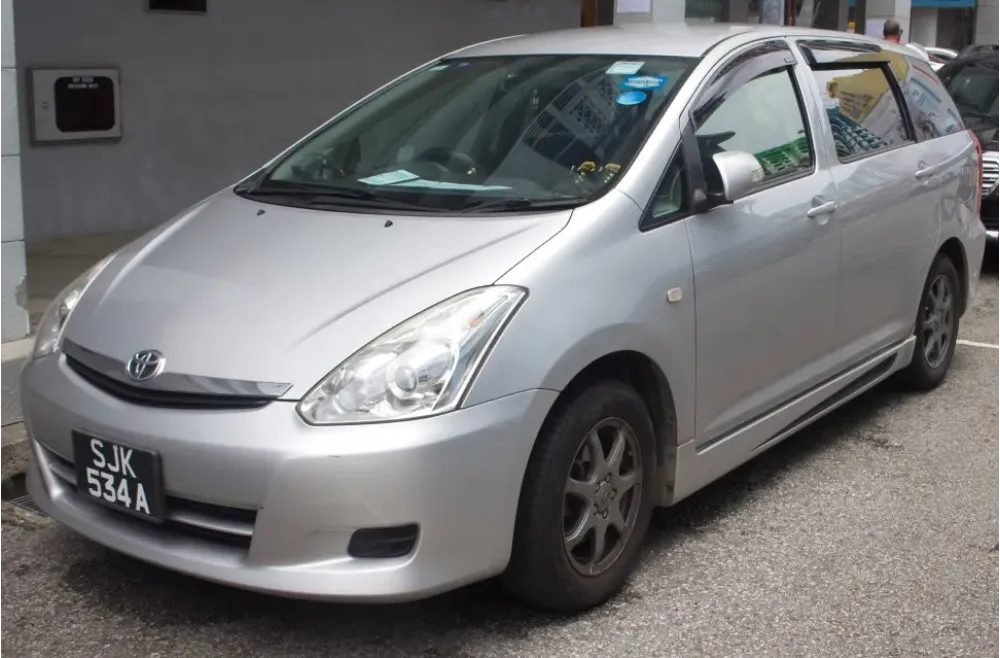 Toyota Wish I (facelift 2005)