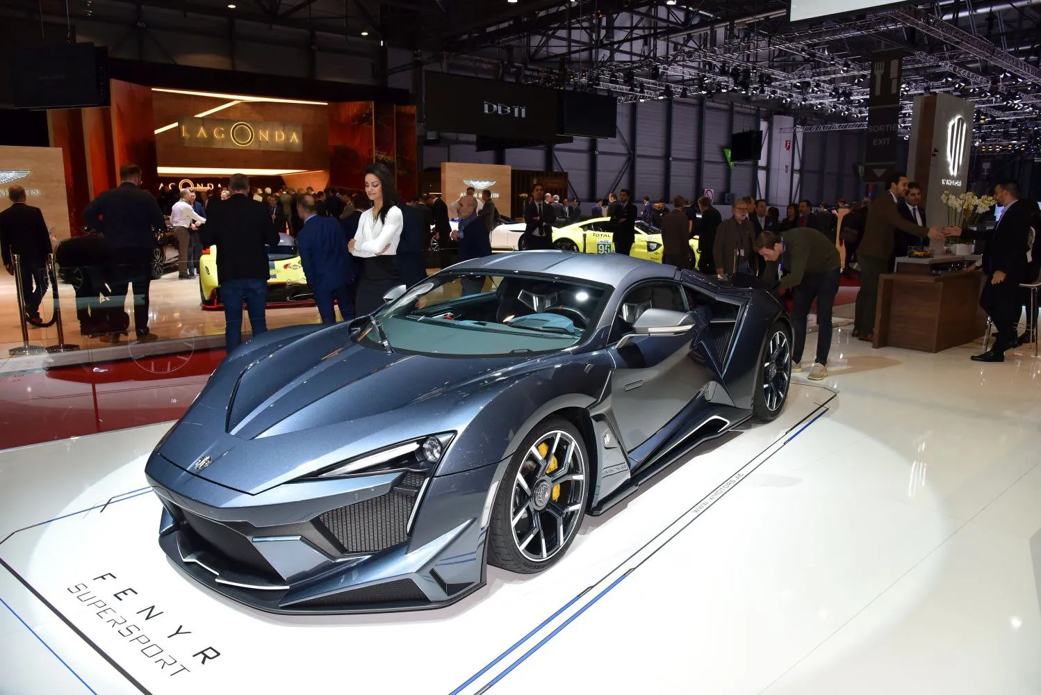 W Motors Fenyr SuperSport
