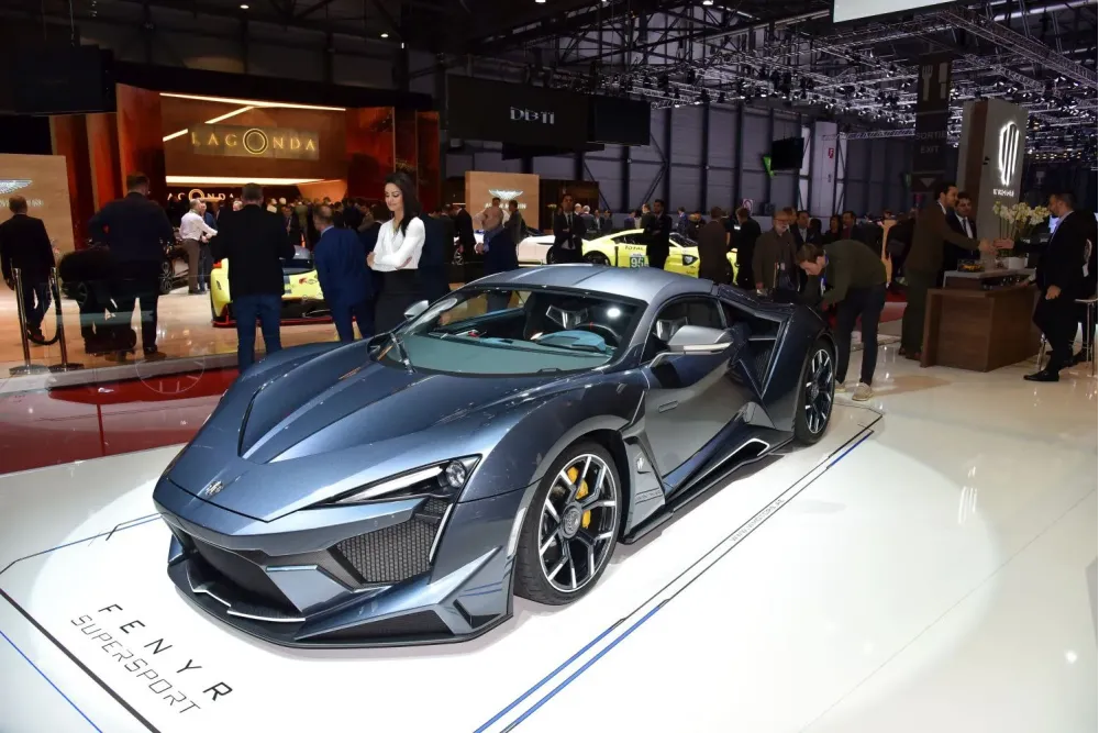 W Motors Fenyr SuperSport