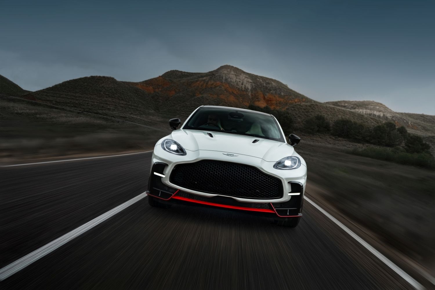 Vollständige Spezifikationen und technische Details 2025 Aston Martin DBX S 4.0 V8 (727 Hp) AWD Automatic