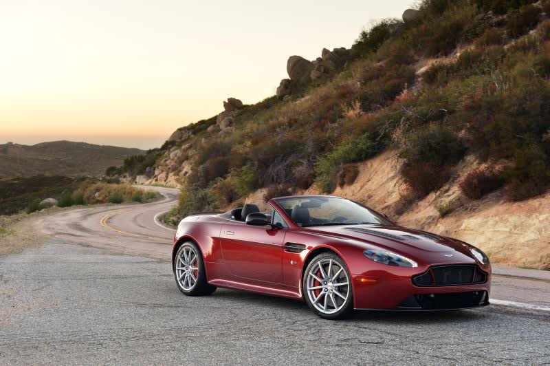 Spécifications complètes et détails techniques 2022 Aston Martin V12 Vantage Roadster 5.2 V12 (700 Hp) Automatic