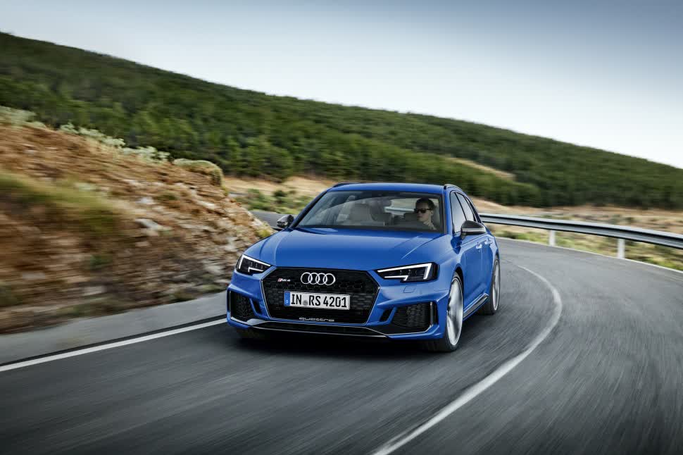 Full specifications and technical details 2017 Audi RS 4 Avant (B9) 2.9 TFSI (450 Hp) quattro tiptronic